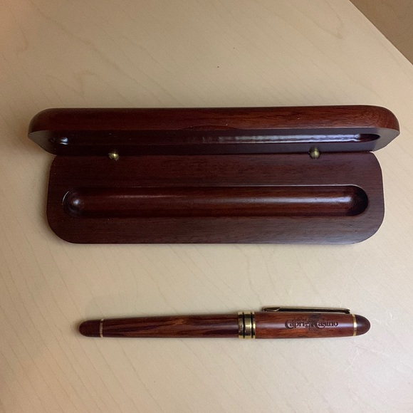 Isle of Capri Casino - Vintage Souvenir Wooden Rosewood Pen and Matching Case - Picture 1 of 9